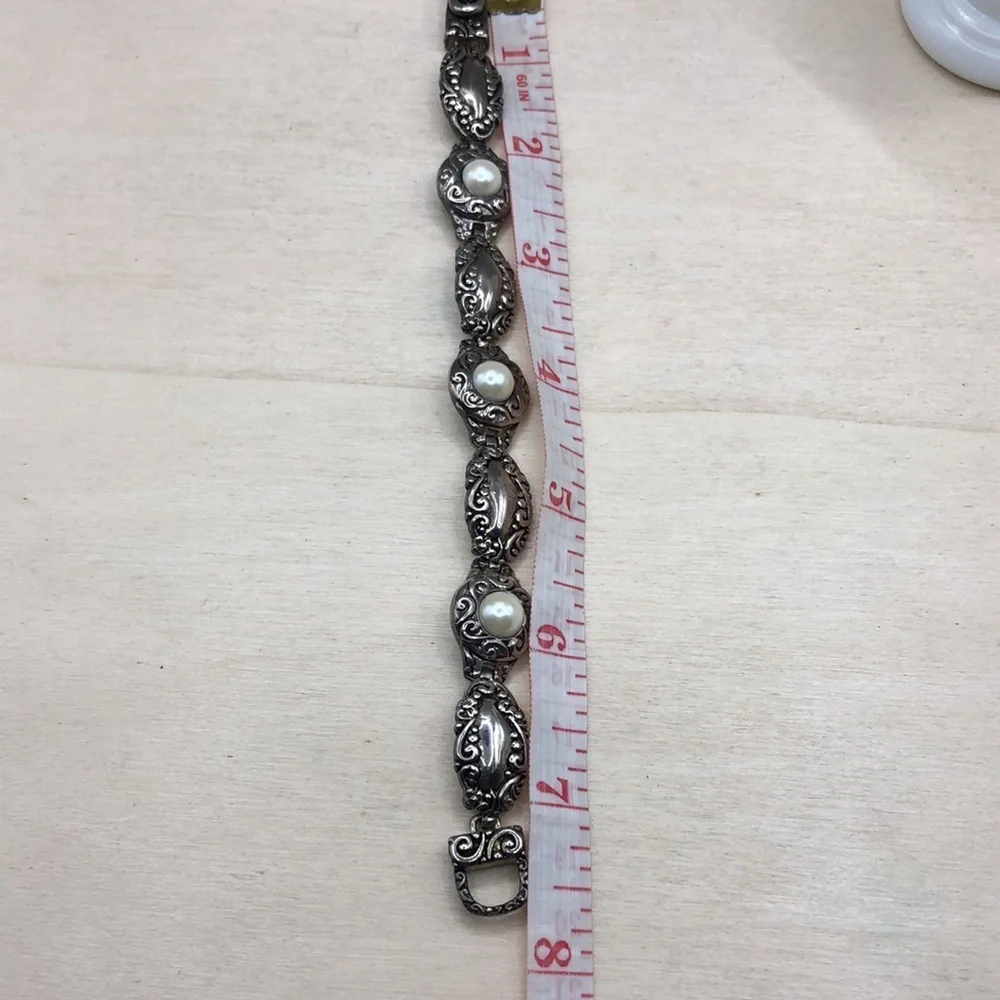 Vintage faux pearls stations antique style bracelet, magnetic clasp.